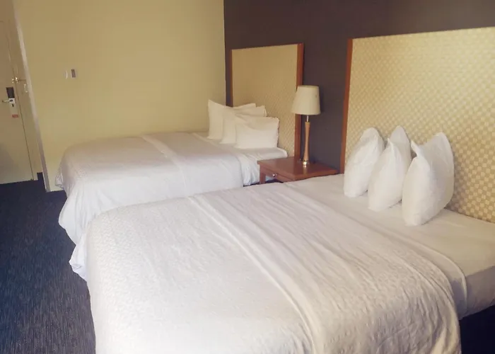 Travelodge By Wyndham Edmonton West