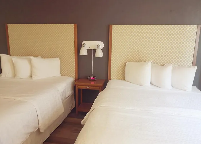 Travelodge By Wyndham Edmonton West