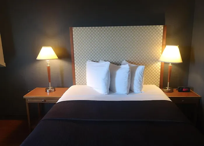 Travelodge By Wyndham Edmonton West